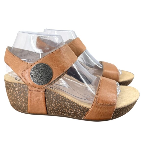 Abeo Una Sandal Women's 8.5 N Tan Leather Adjustable Strap Wedge Platform Shoe - Picture 7 of 10